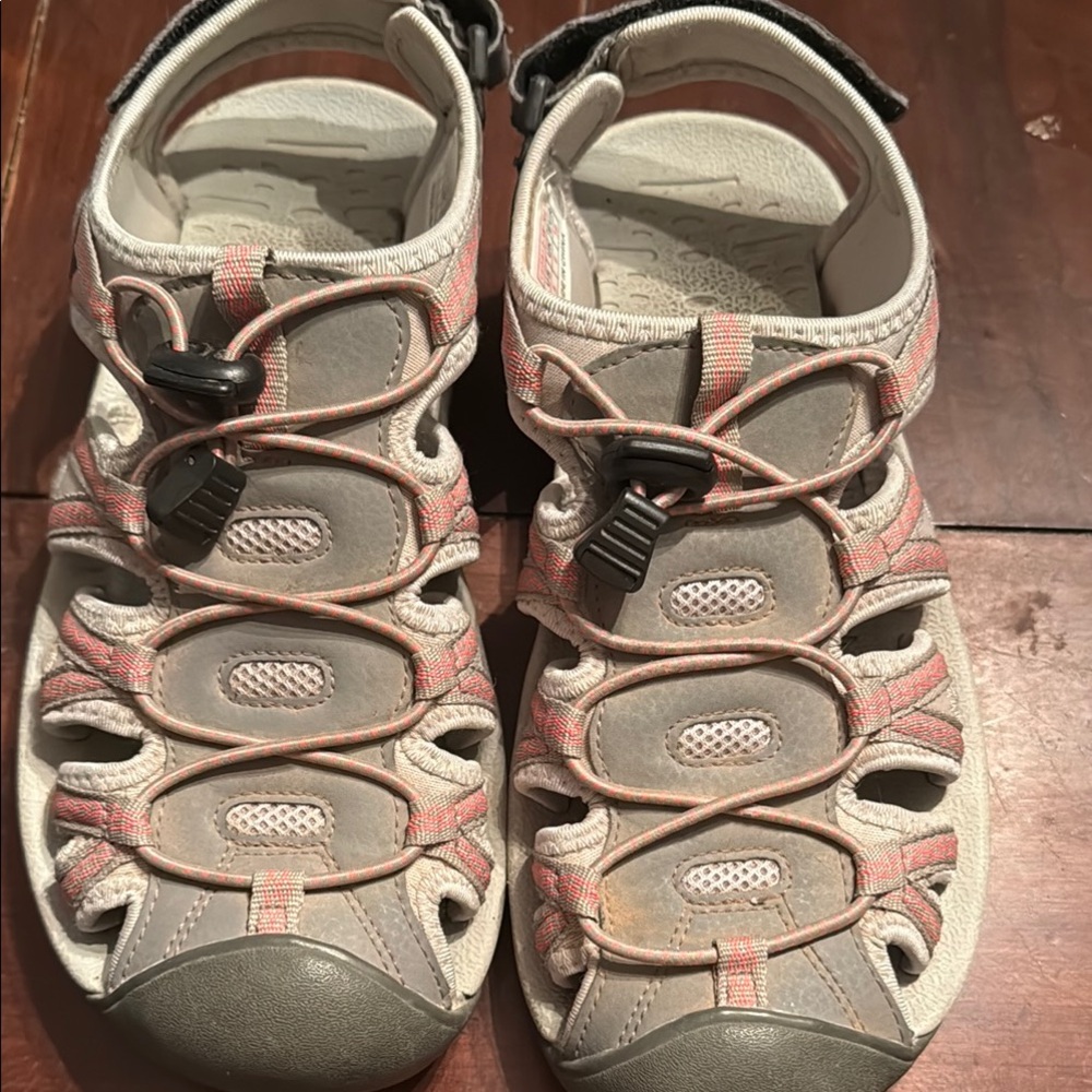 Dream Pairs Gray and Pink Sandals with Durable Sole